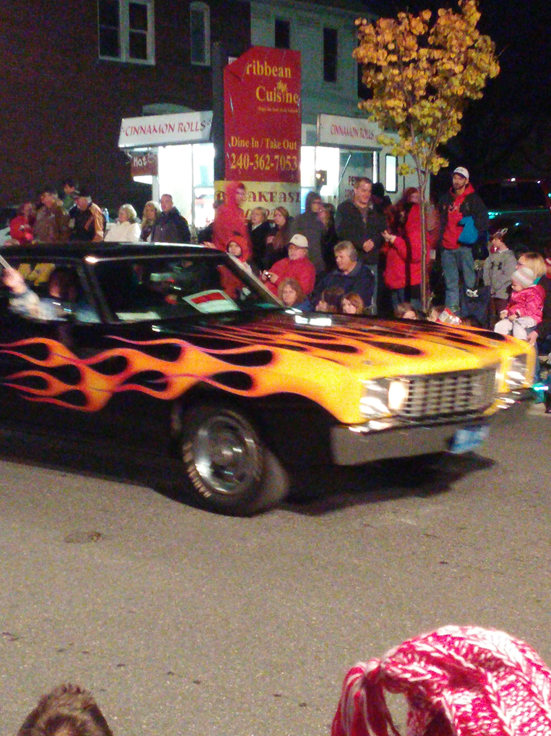 Illustration for article titled Halloween Parade Car Show Photodump